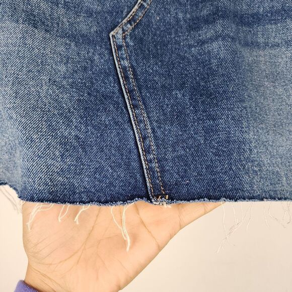 H&M Jean Mini Skirt Denim Medium Wash Frayed Raw Hem Size 8 - Picture 7 of 14